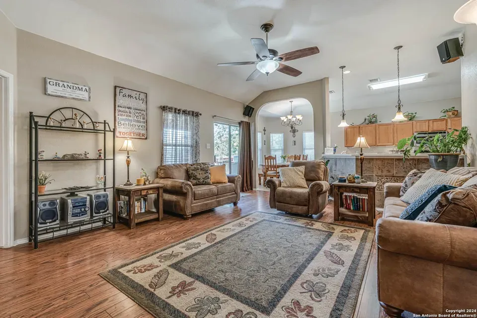 4 Bed 2 Bath Established Contemporary Home in New Braunfels, TX