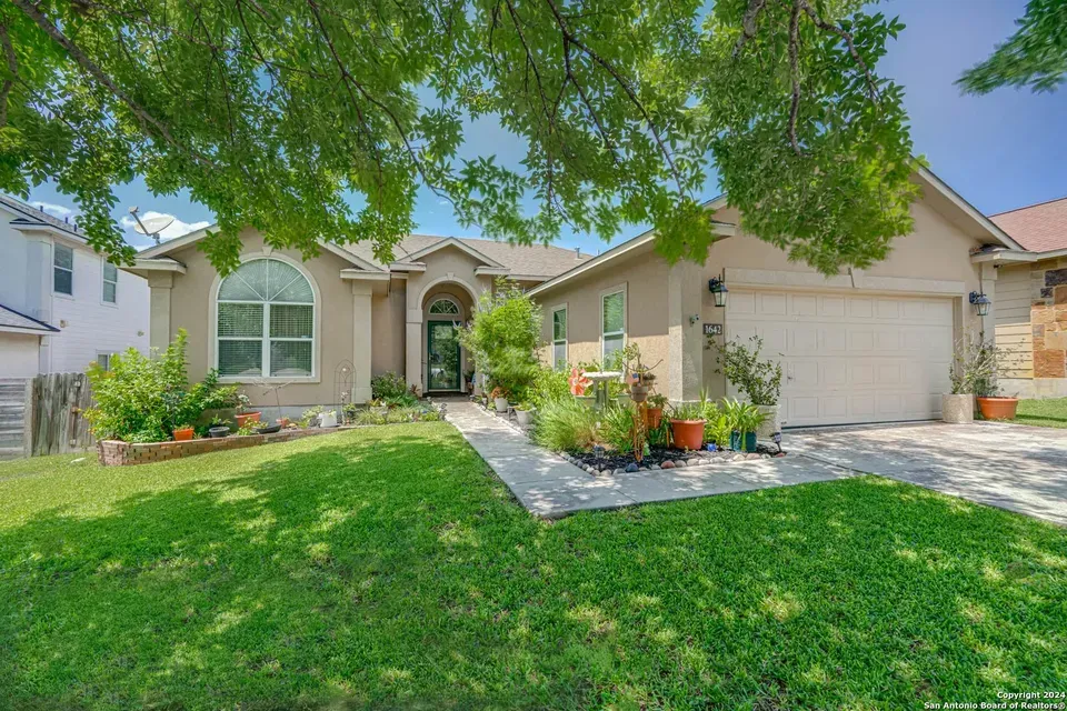 4 Bed 2 Bath Established Contemporary Home in New Braunfels, TX - 3