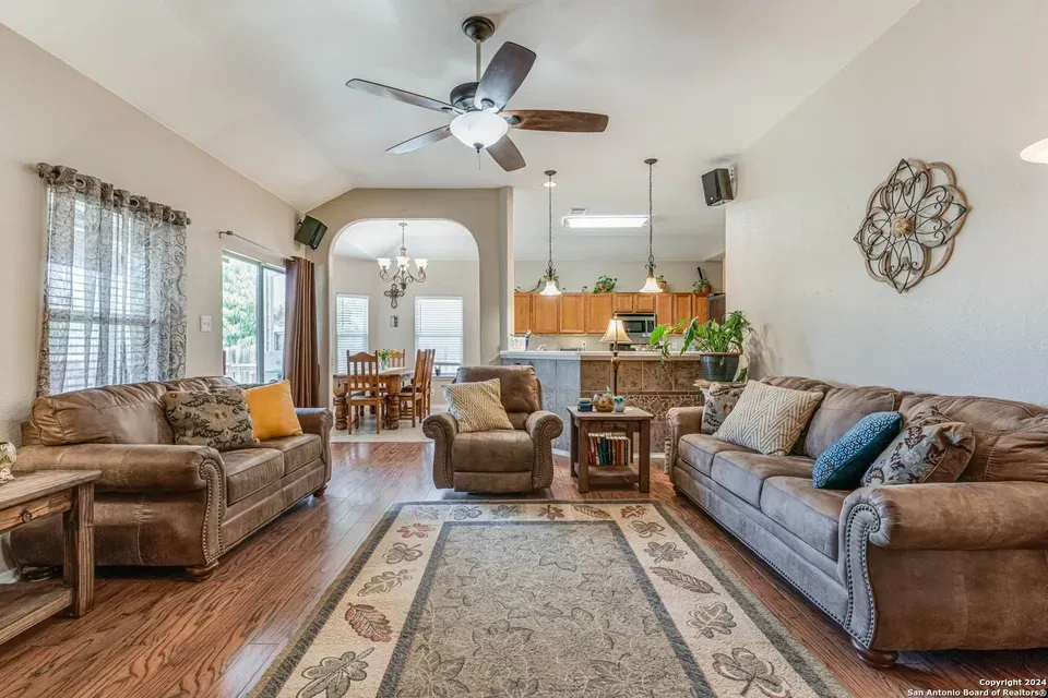 4 Bed 2 Bath Established Contemporary Home in New Braunfels, TX - 5