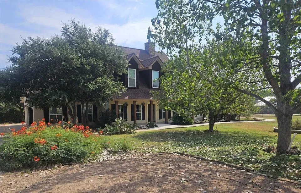 4 Bed 2 Bath Established Contemporary Home in New Braunfels, TX - 1