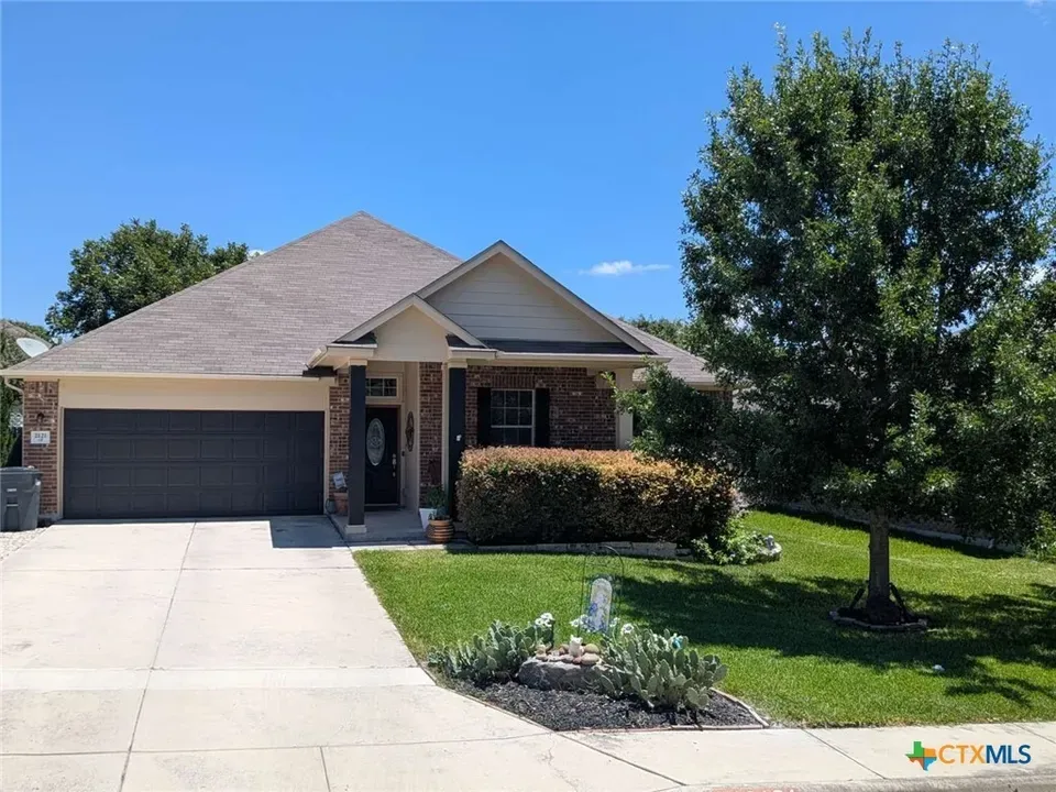 4 Bed 2 Bath Established Contemporary Home in New Braunfels, TX - 1
