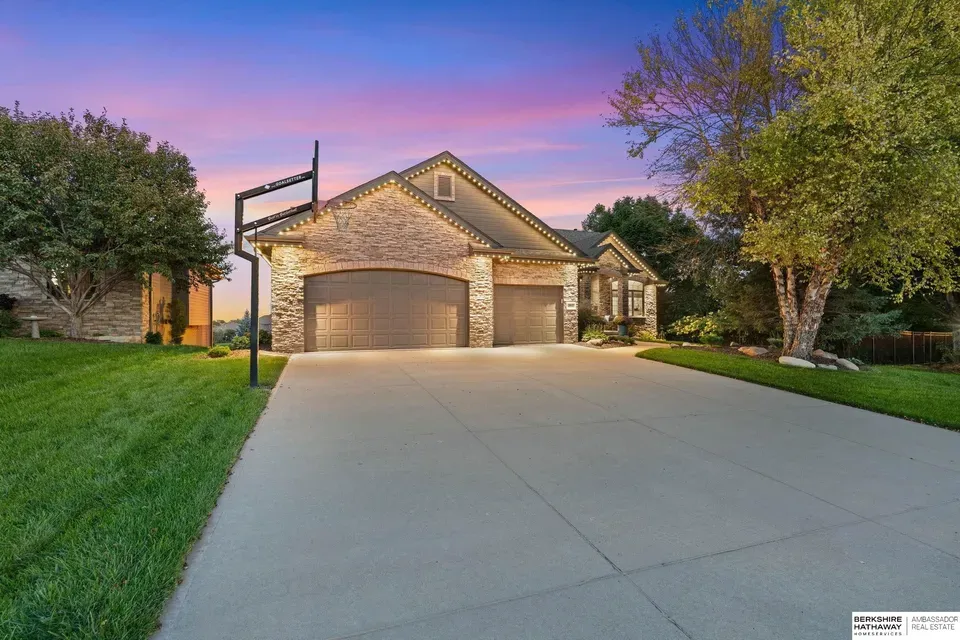 4 Bed 2 Bath Established Contemporary Home in Omaha, NE - 2
