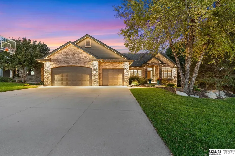 4 Bed 2 Bath Established Contemporary Home in Omaha, NE - 3