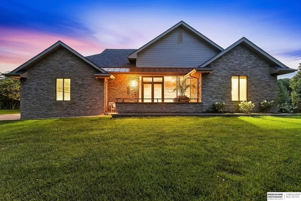 4 Bed 2 Bath Established Contemporary Home in Omaha, NE - 2