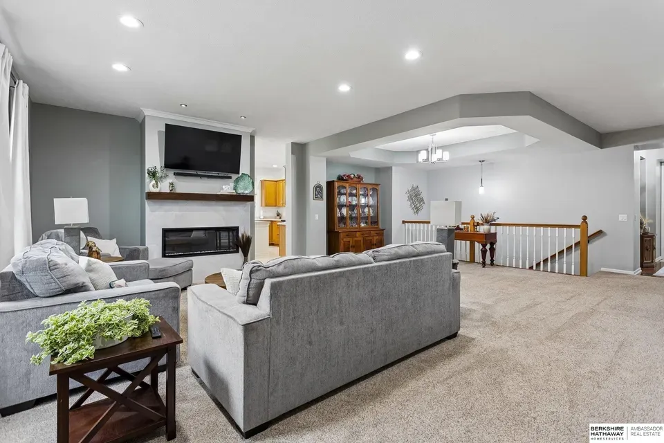4 Bed 2 Bath Established Contemporary Home in Omaha, NE - 3