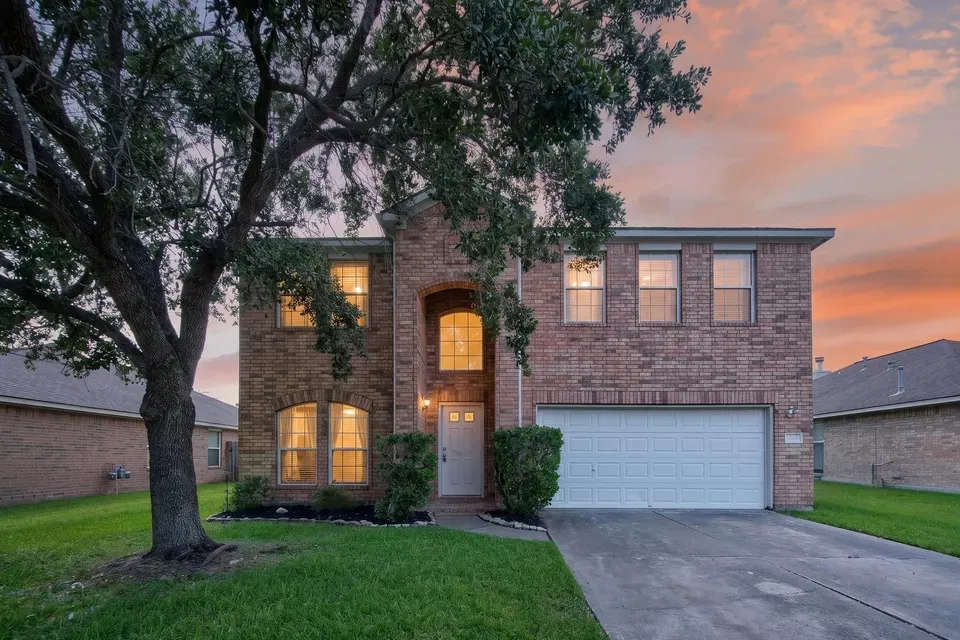 4 Bed 2 Bath Established Contemporary Home in Pearland, TX - 1