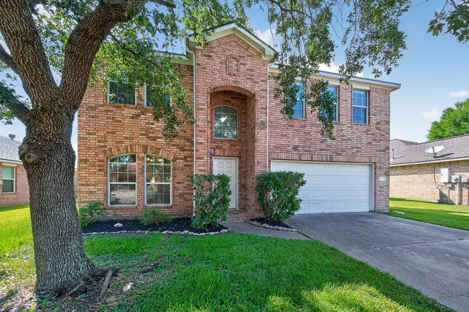 4 Bed 2 Bath Established Contemporary Home in Pearland, TX - 3