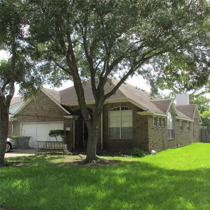 4 Bed 2 Bath Established Contemporary Home in Pearland, TX - 1