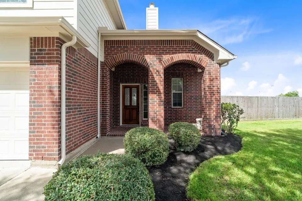 4 Bed 2 Bath Established Contemporary Home in Pearland, TX - 3
