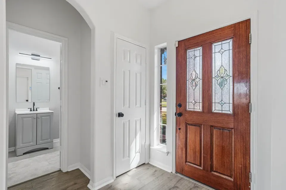 4 Bed 2 Bath Established Contemporary Home in Pearland, TX - 4