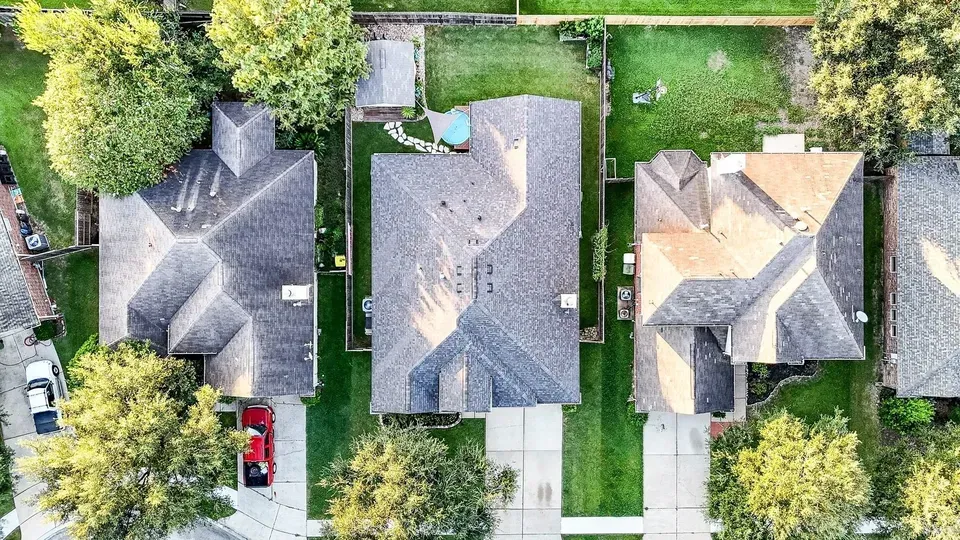 4 Bed 2 Bath Established Contemporary Home in Pearland, TX - 2