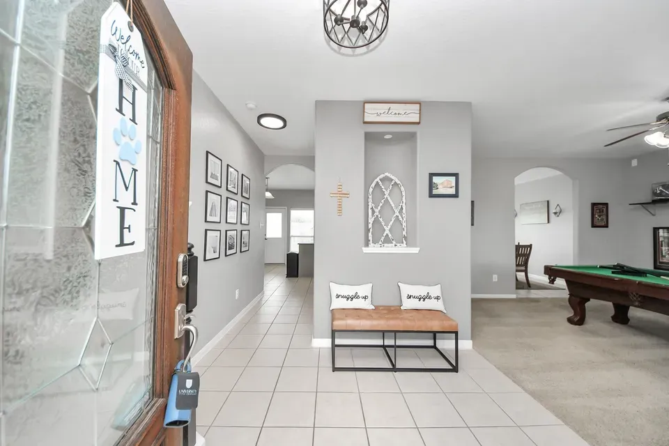4 Bed 2 Bath Established Contemporary Home in Pearland, TX - 2