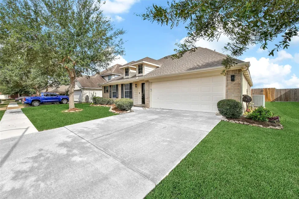 4 Bed 2 Bath Established Contemporary Home in Pearland, TX - 3