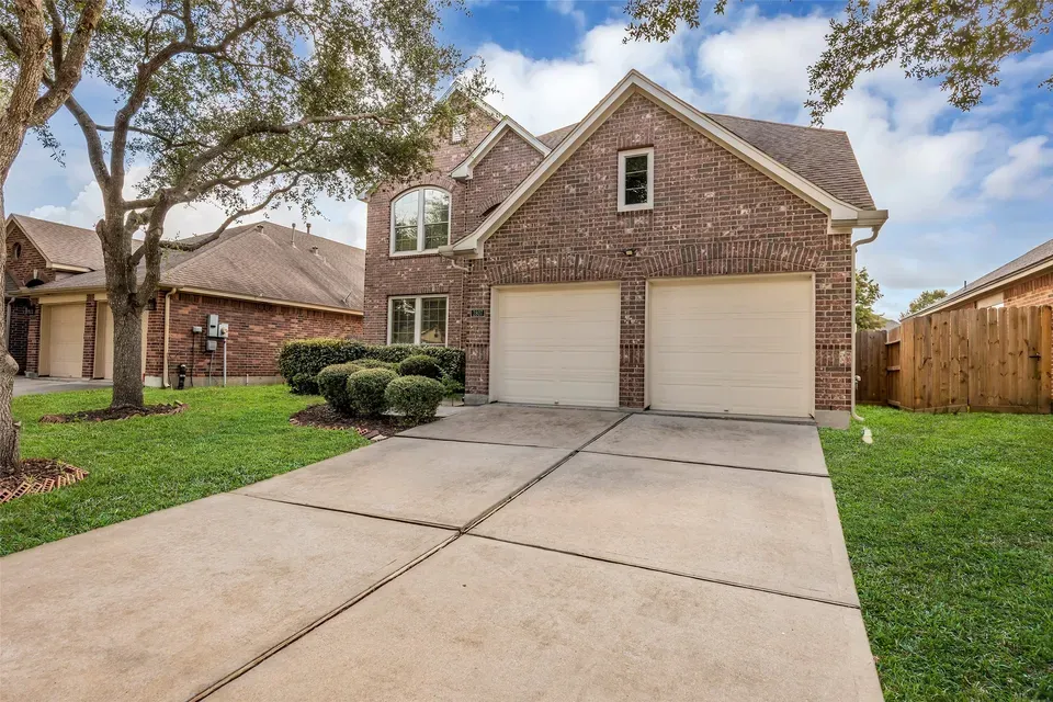 4 Bed 2 Bath Established Contemporary Home in Pearland, TX - 3