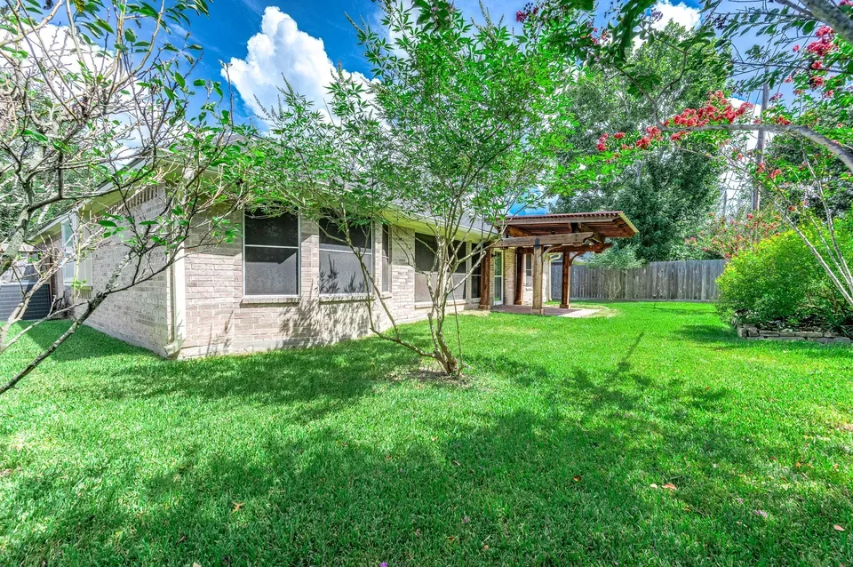 4 Bed 2 Bath Established Contemporary Home in Pearland, TX - 3