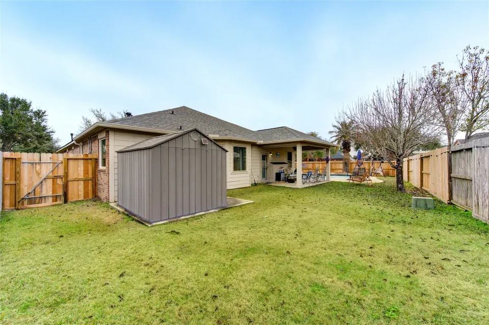 4 Bed 2 Bath Established Contemporary Home in Pearland, TX - 3