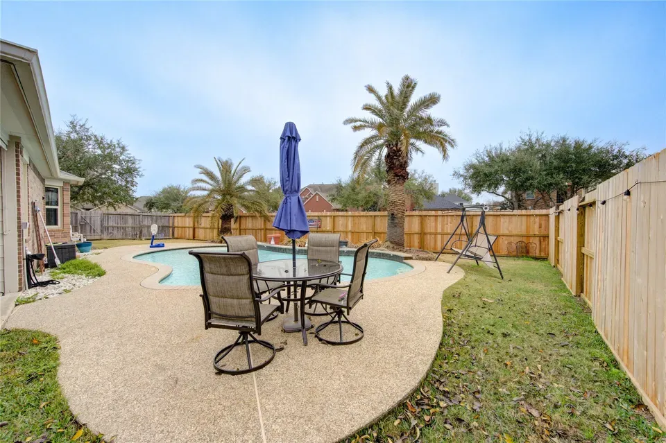 4 Bed 2 Bath Established Contemporary Home in Pearland, TX - 4