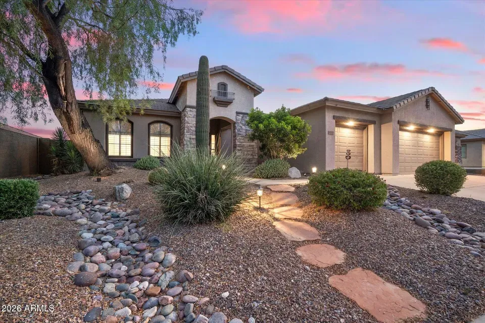 4 Bed 2 Bath Established Contemporary Home in Phoenix, AZ - 1