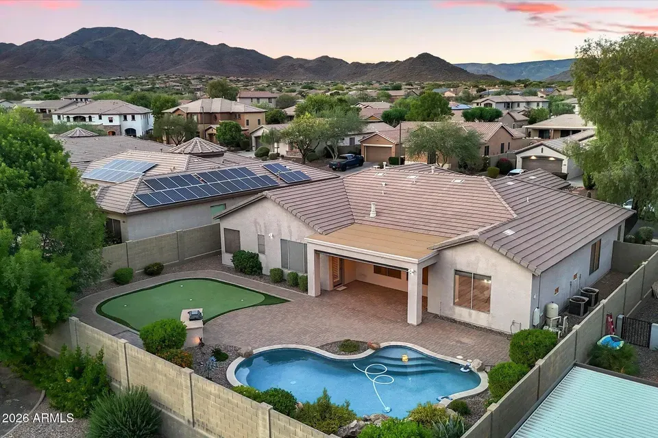 4 Bed 2 Bath Established Contemporary Home in Phoenix, AZ - 2