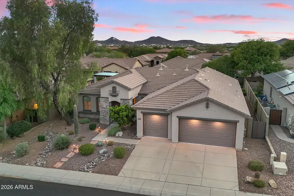 4 Bed 2 Bath Established Contemporary Home in Phoenix, AZ - 3