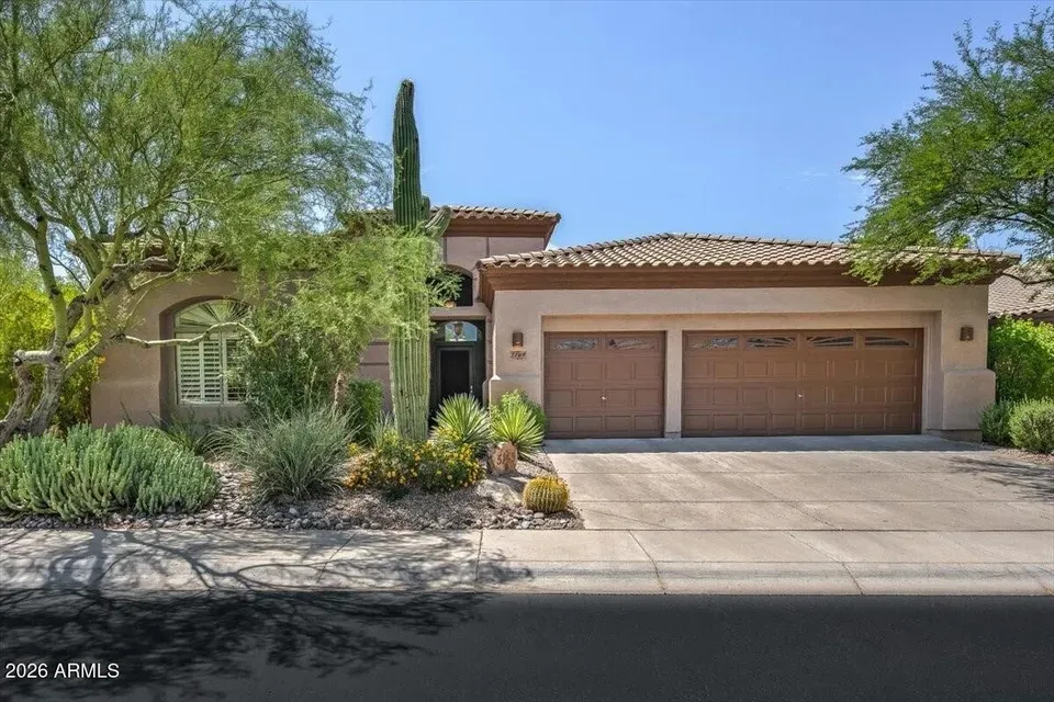 4 Bed 2 Bath Established Contemporary Home in Phoenix, AZ - 1