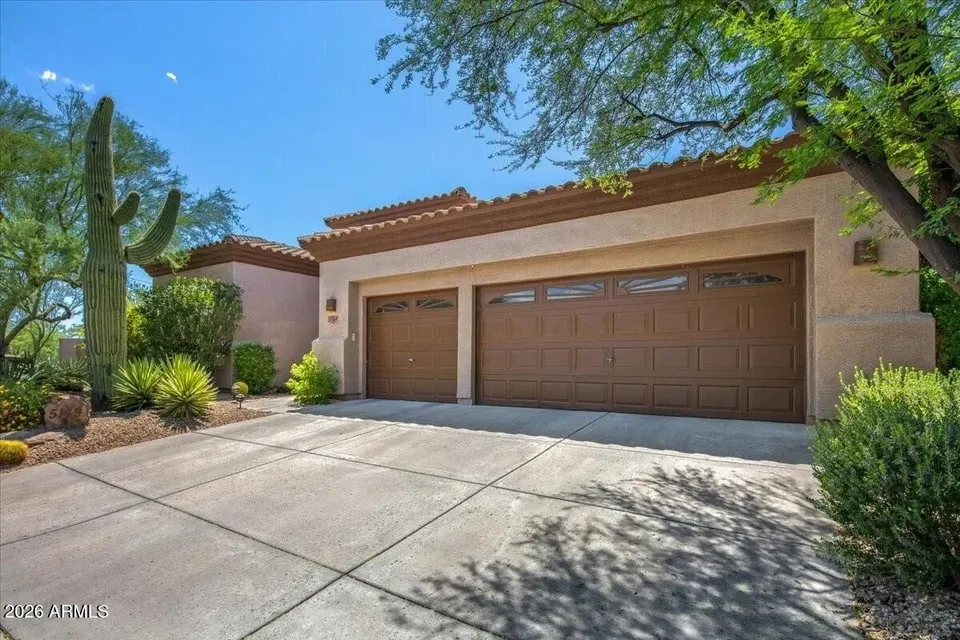 4 Bed 2 Bath Established Contemporary Home in Phoenix, AZ - 2
