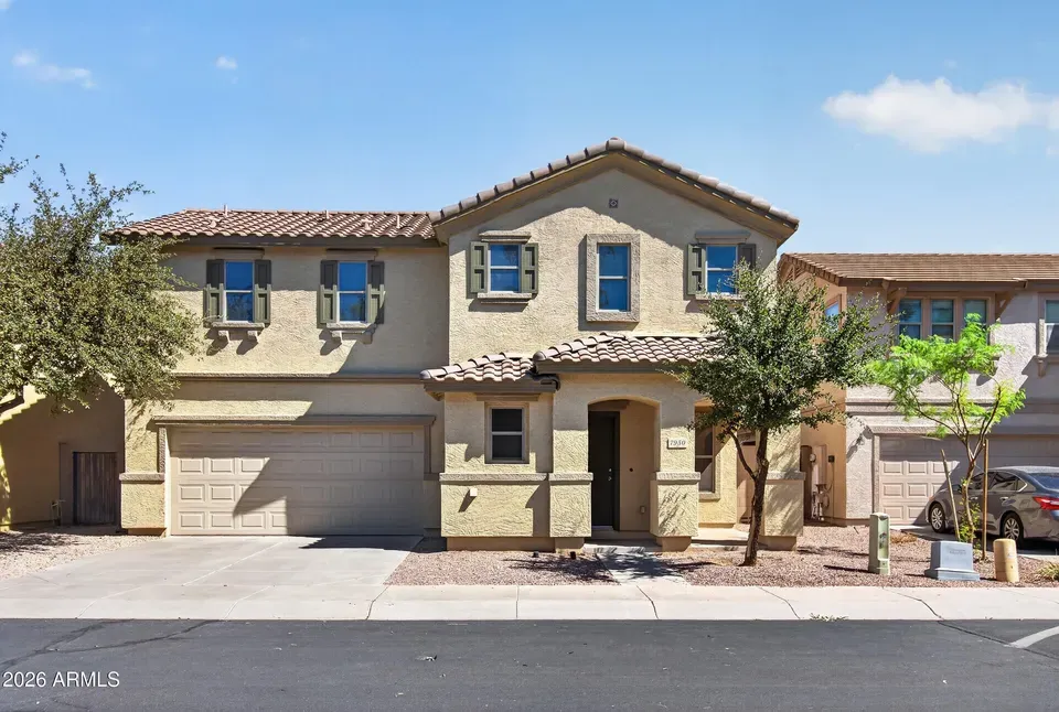 4 Bed 2 Bath Established Contemporary Home in Phoenix, AZ - 2
