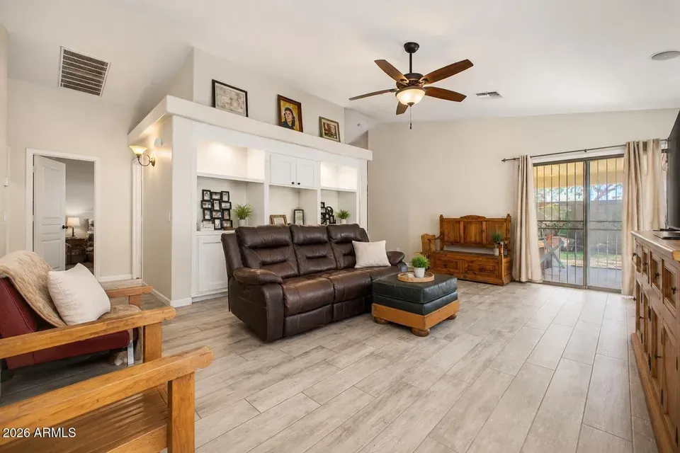 4 Bed 2 Bath Established Contemporary Home in Phoenix, AZ - 3