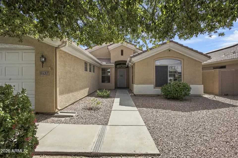 4 Bed 2 Bath Established Contemporary Home in Phoenix, AZ - 1