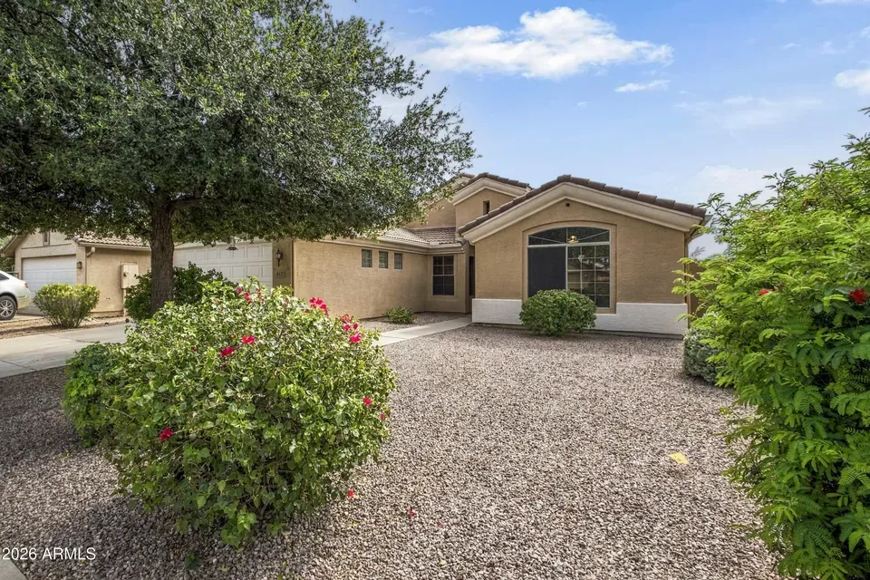 4 Bed 2 Bath Established Contemporary Home in Phoenix, AZ - 2