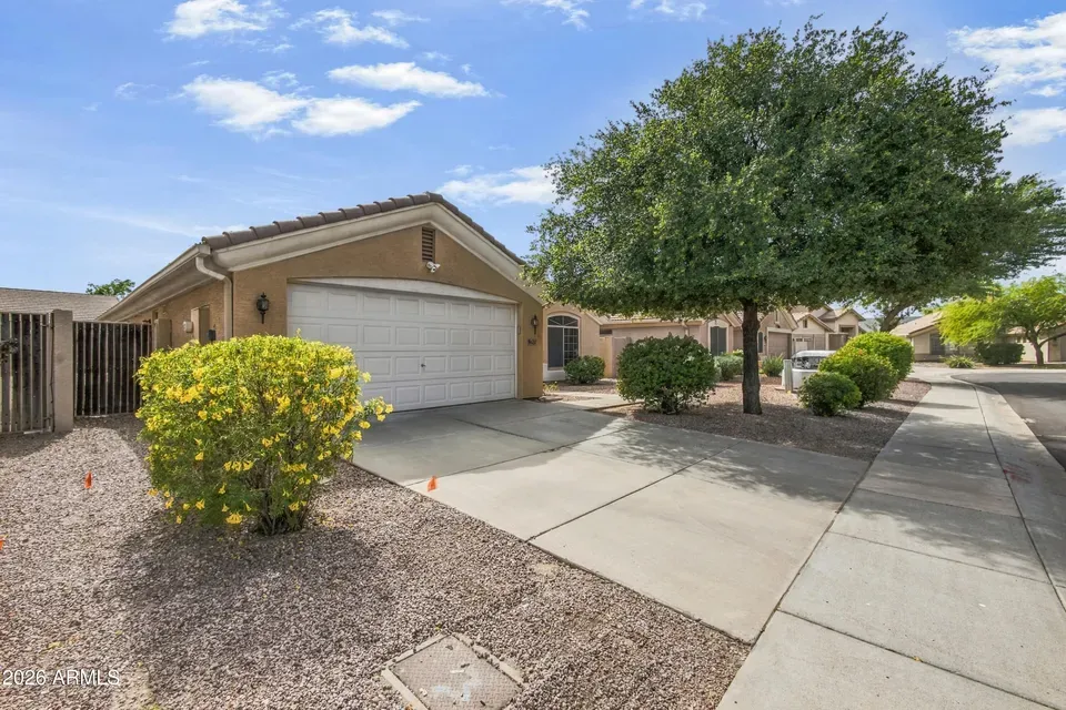 4 Bed 2 Bath Established Contemporary Home in Phoenix, AZ - 3
