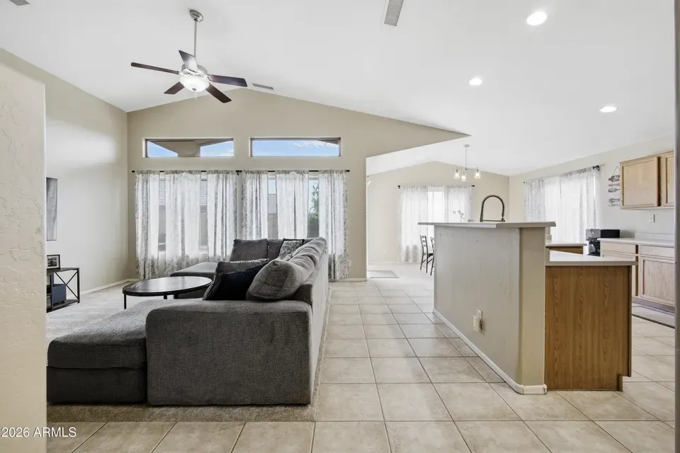 4 Bed 2 Bath Established Contemporary Home in Phoenix, AZ - 5