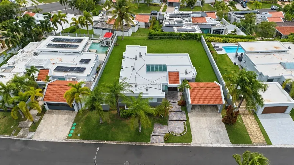 4 Bed 2 Bath Established Contemporary Home in San Juan, PR - 2