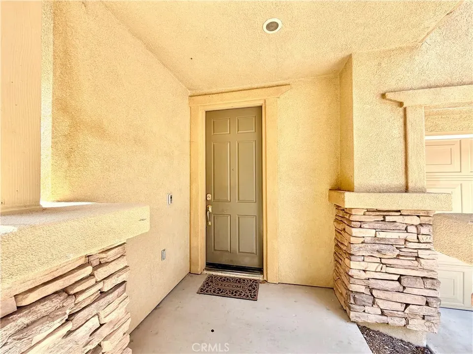 4 Bed 2 Bath Established Contemporary Home in Temecula, CA - 2