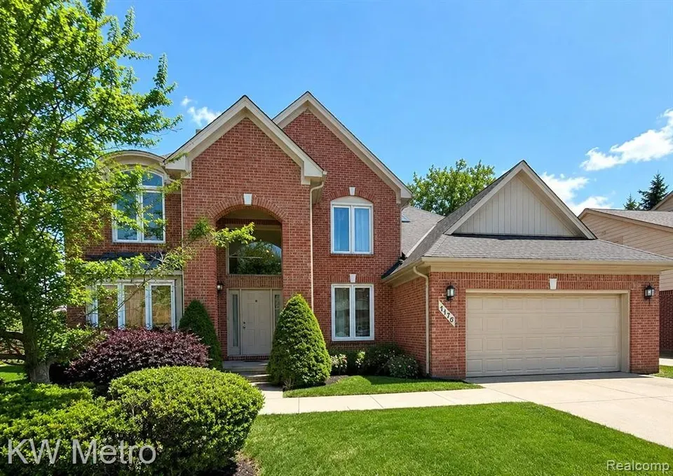 4 Bed 2 Bath Established Contemporary Home in Troy, MI - 1