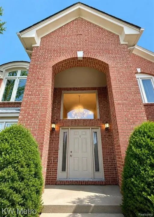 4 Bed 2 Bath Established Contemporary Home in Troy, MI - 4