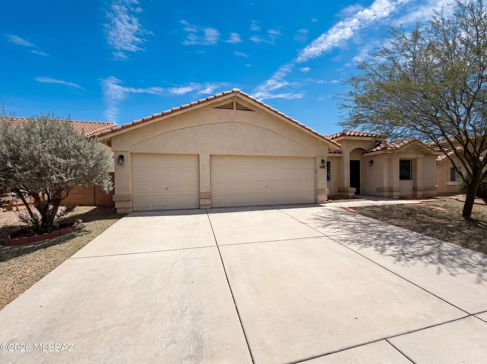 4 Bed 2 Bath Established Contemporary Home in Tucson, AZ - 1