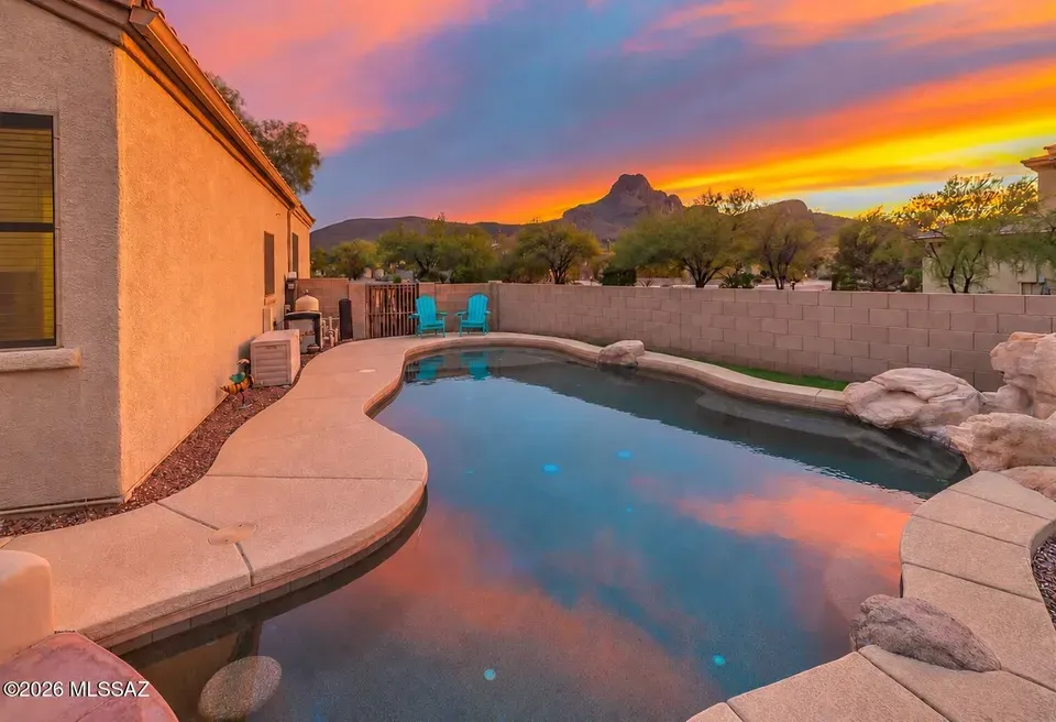 4 Bed 2 Bath Established Contemporary Home in Tucson, AZ