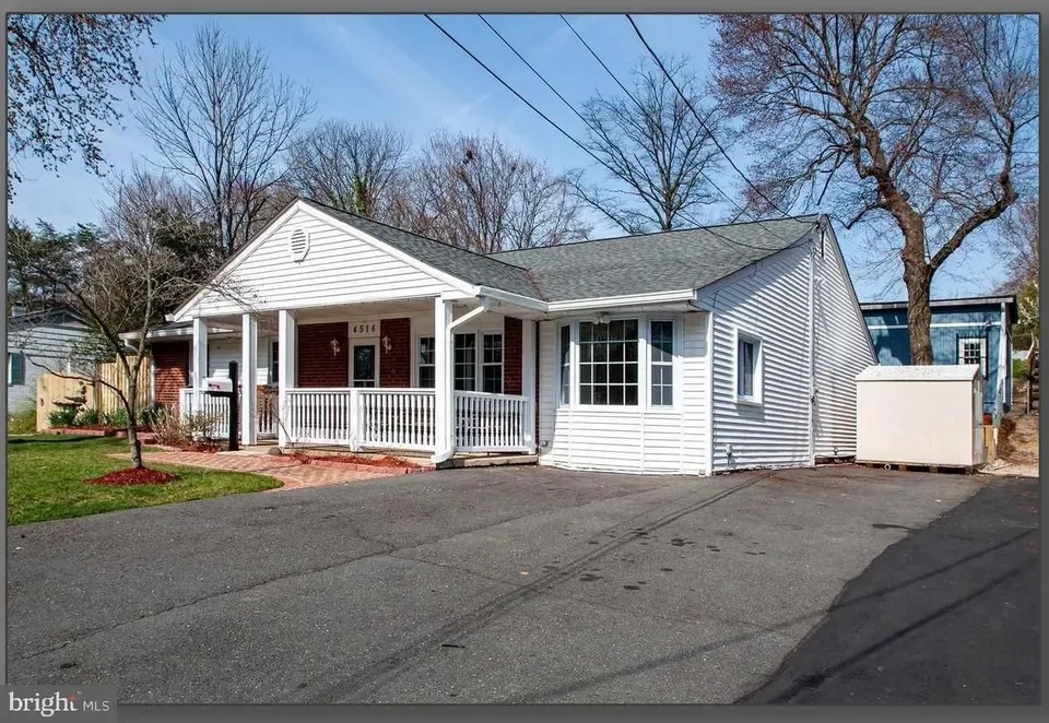 4 Bed 2 Bath Established Mid-Century Residence in Alexandria, VA - 2