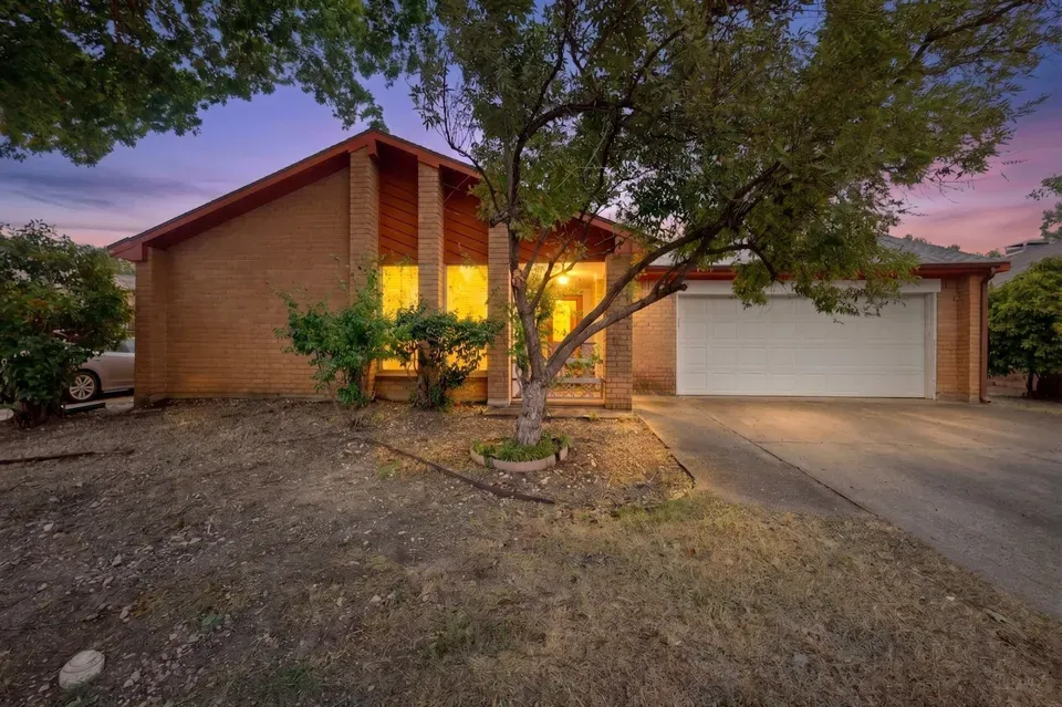 4 Bed 2 Bath Established Mid-Century Residence in Allen, TX