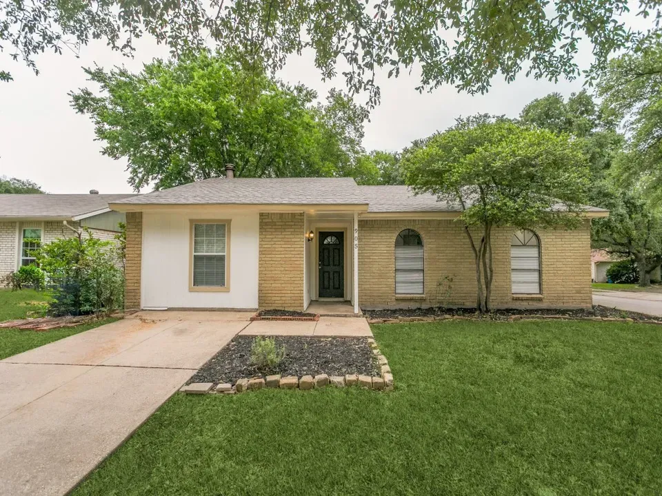 4 Bed 2 Bath Established Mid-Century Residence in Allen, TX - 1