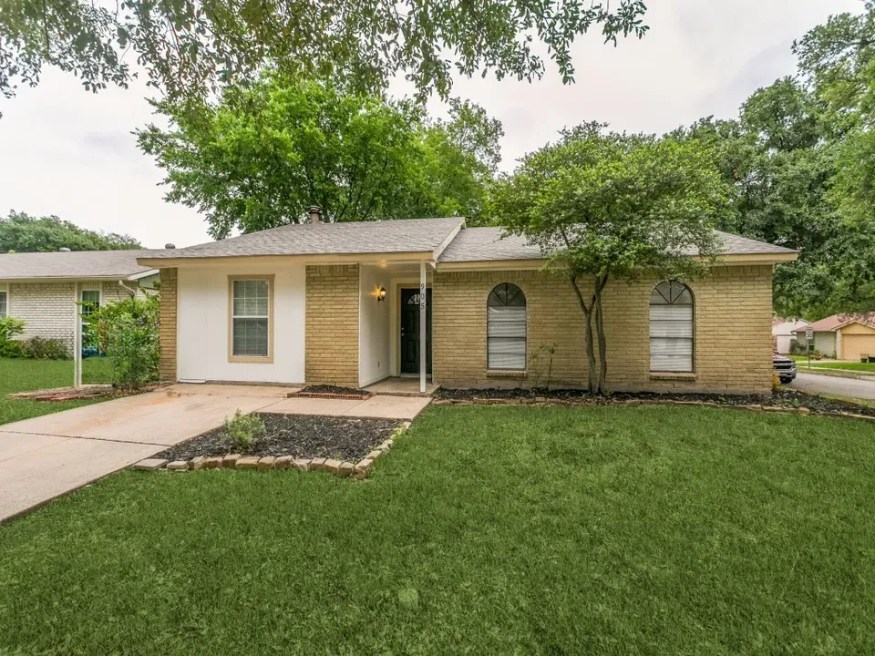 4 Bed 2 Bath Established Mid-Century Residence in Allen, TX - 2