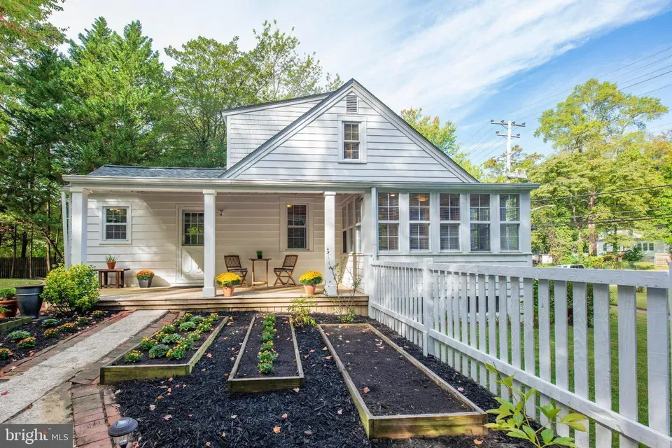 4 Bed 2 Bath Established Mid-Century Residence in Annapolis, MD - 1