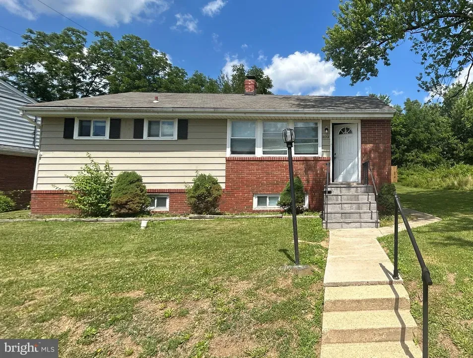 4 Bed 2 Bath Established Mid-Century Residence in Baltimore, MD - 2