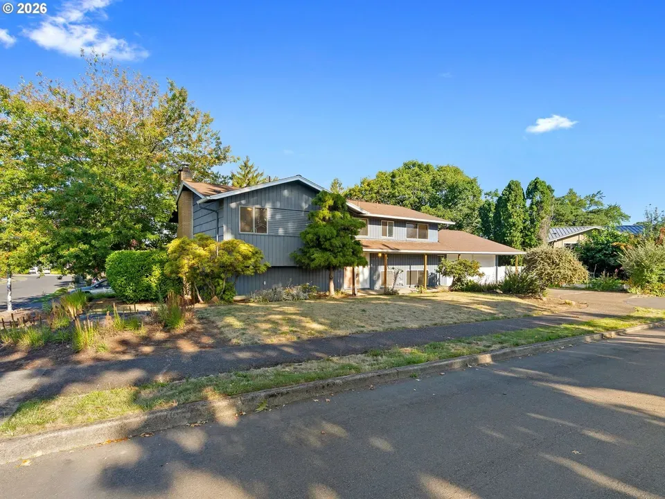 4 Bed 2 Bath Established Mid-Century Residence in Beaverton, OR - 3