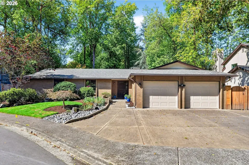 4 Bed 2 Bath Established Mid-Century Residence in Beaverton, OR