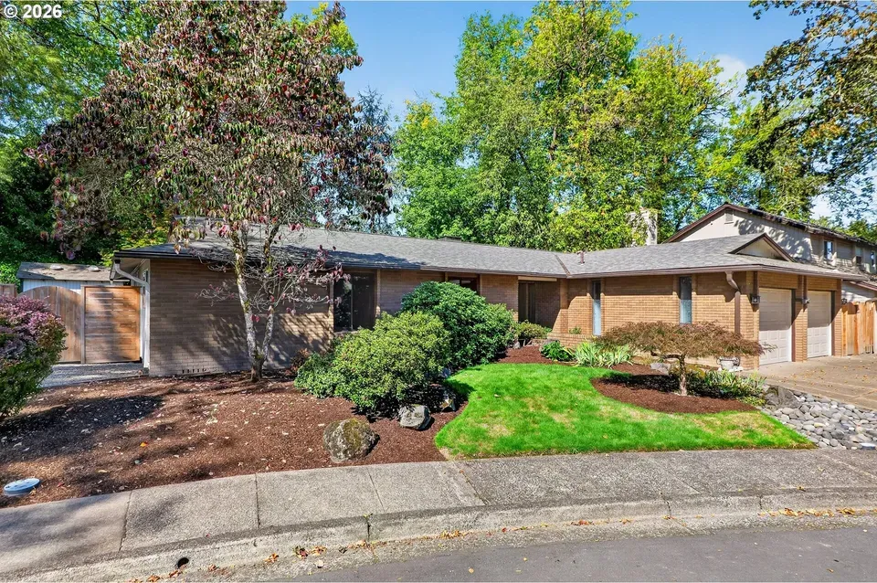 4 Bed 2 Bath Established Mid-Century Residence in Beaverton, OR - 2