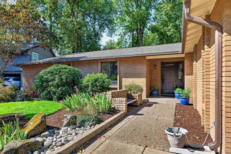 4 Bed 2 Bath Established Mid-Century Residence in Beaverton, OR - 3