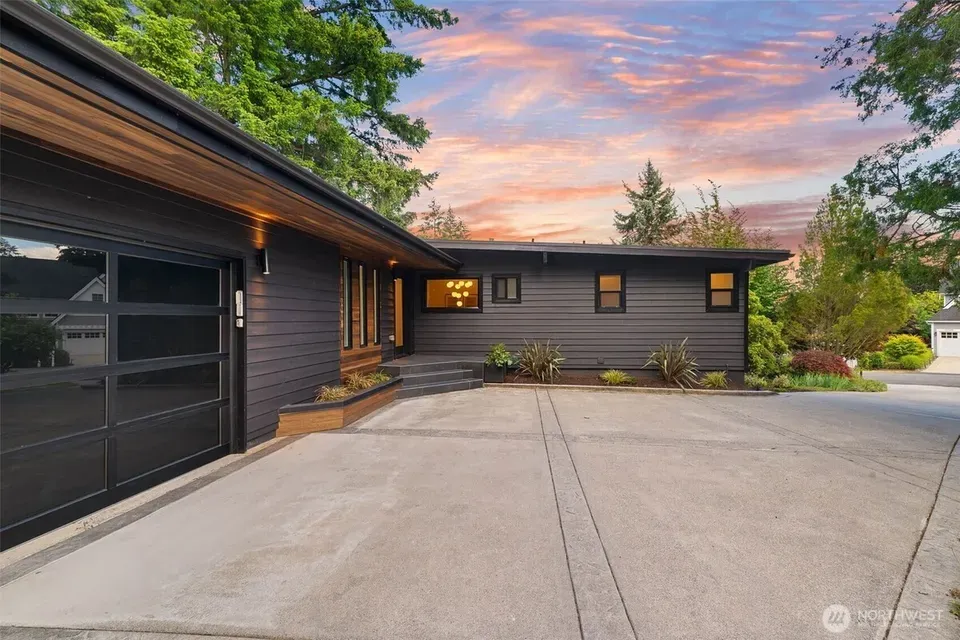 4 Bed 2 Bath Established Mid-Century Residence in Bellevue, WA - 2