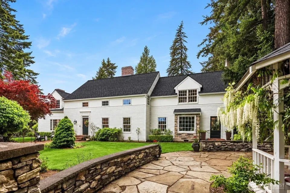4 Bed 2 Bath Established Mid-Century Residence in Bellevue, WA